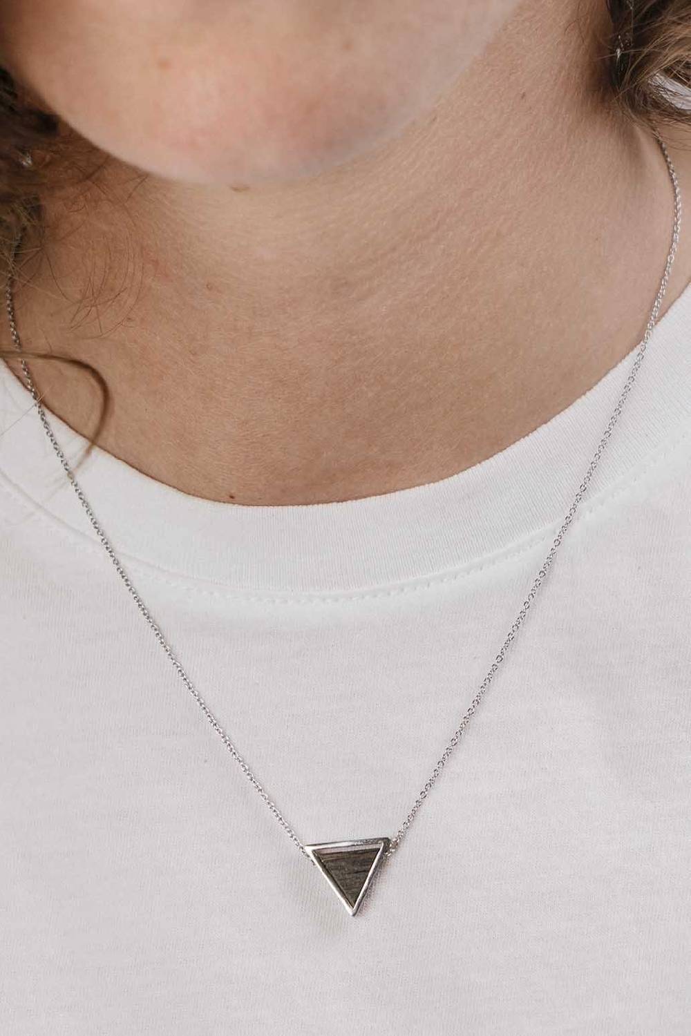 Kerbholz TRIANGLE NECKLACE Sandelholz