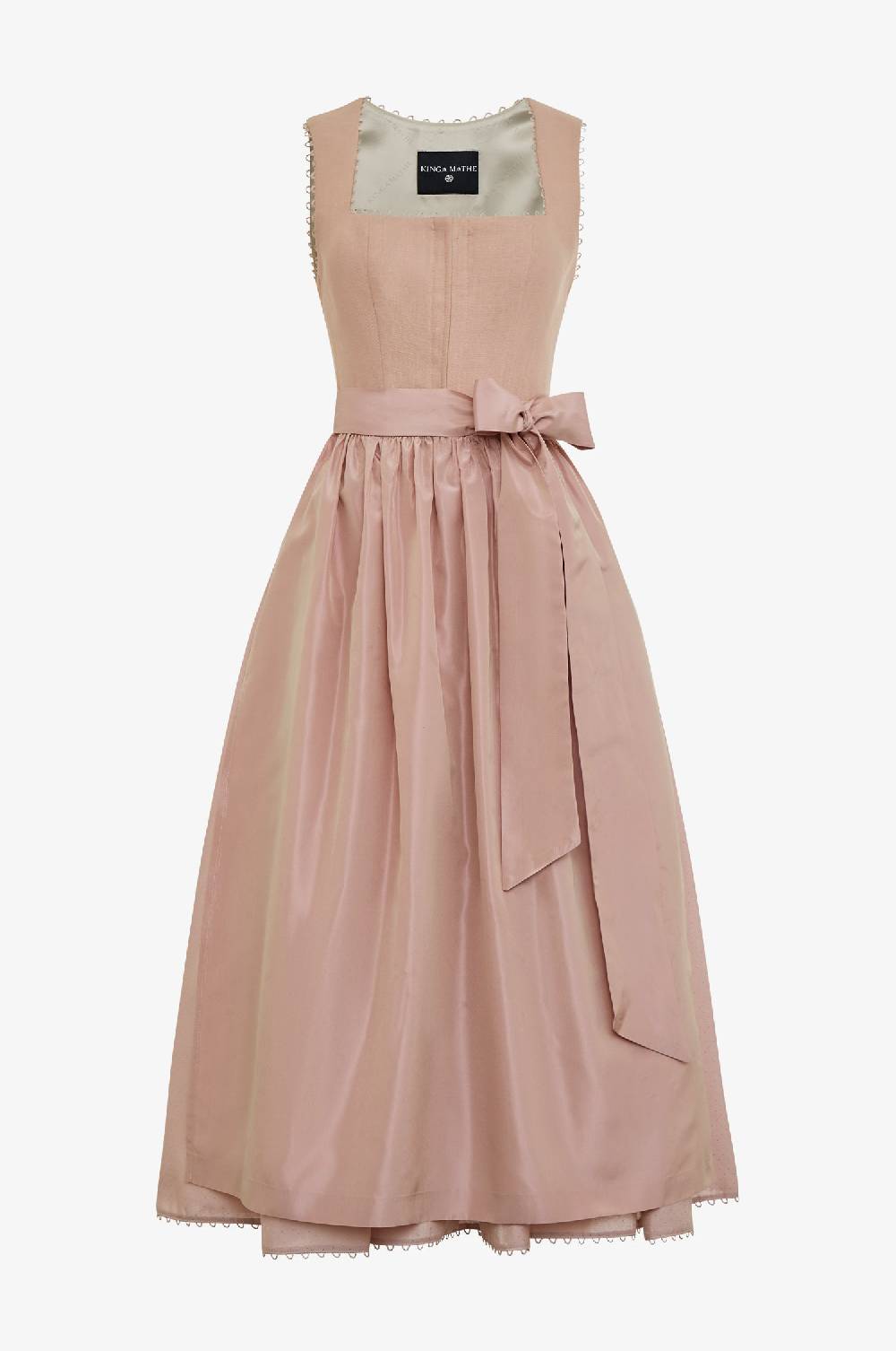 Kinga Mathe Dirndl München in Puder