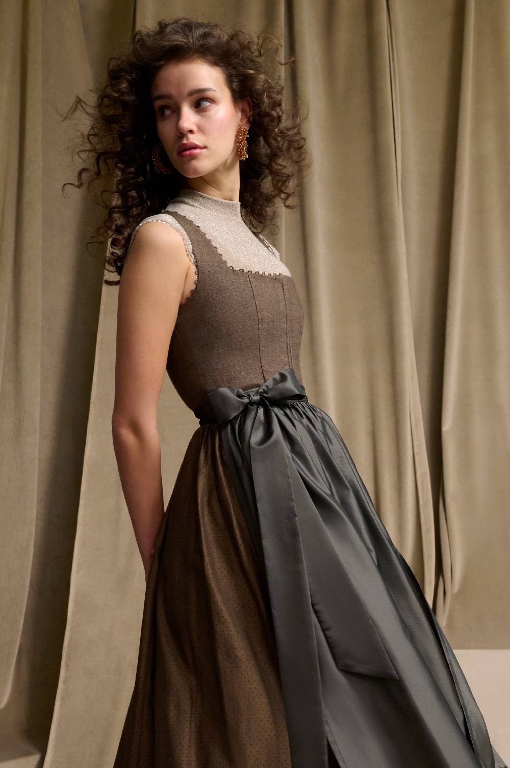 Kinga Mathe Dirndl München In Taupe