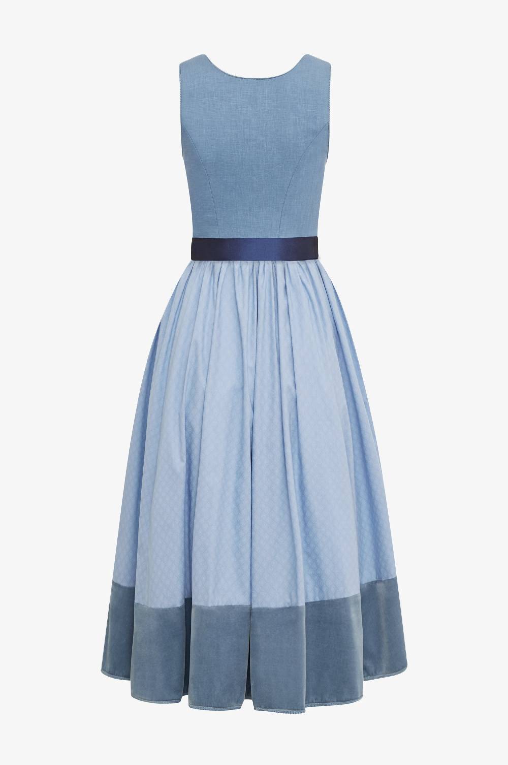 Kinga Mathe Jubiläumsdirndl In Stahlblau