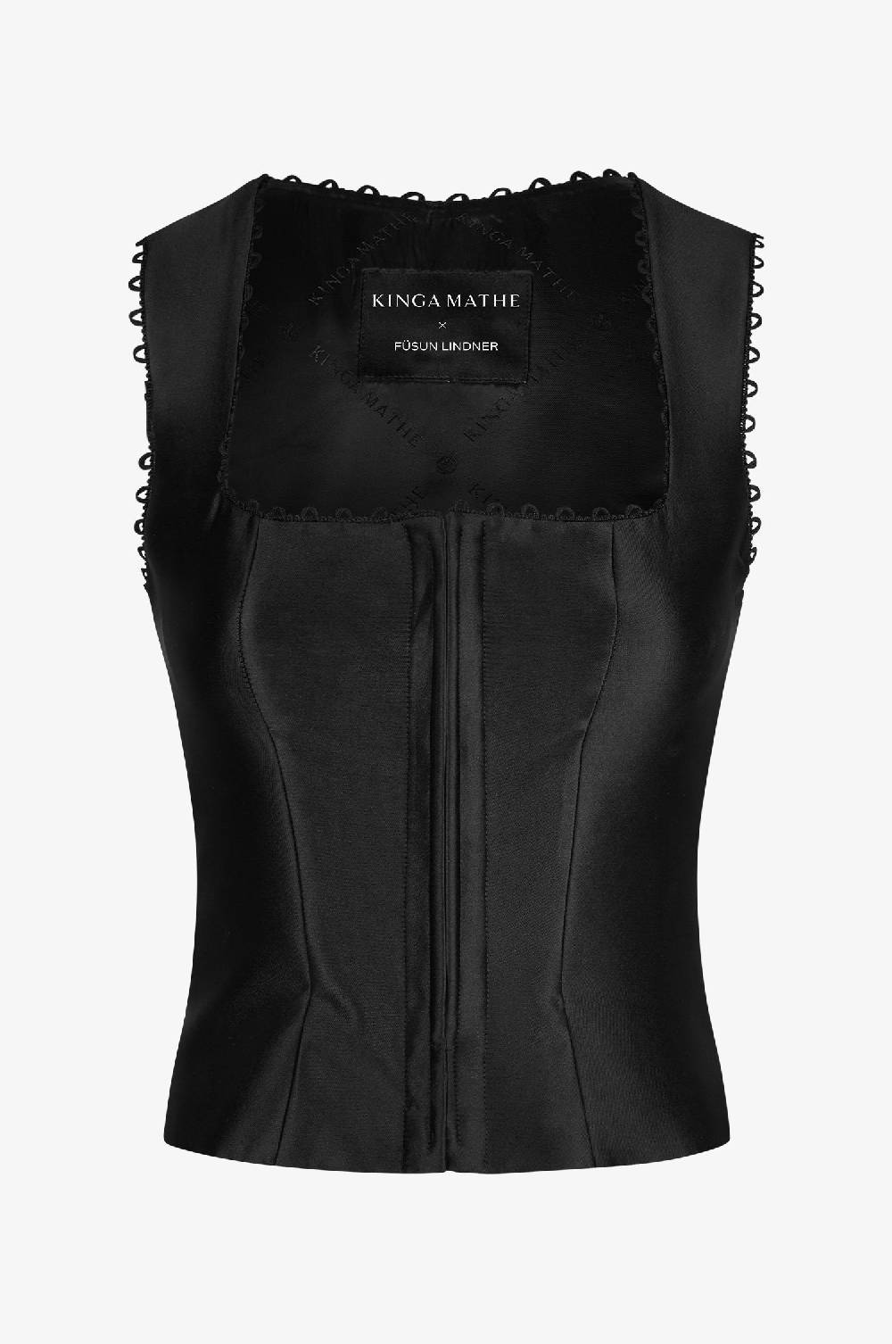 Kinga Mathe Mieder Füsun in Schwarz