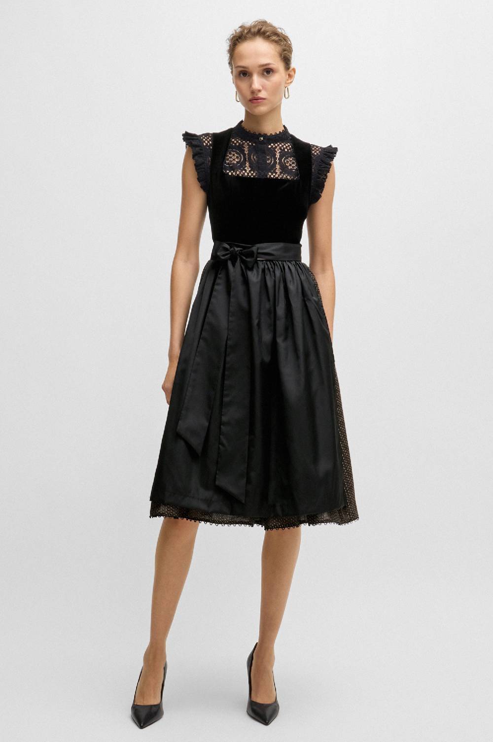 Kinga Mathe Samtdirndl BOSS In Schwarz