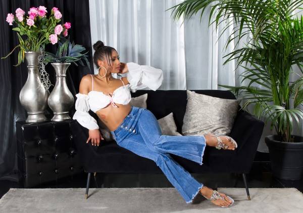 Koucla Sexy Highwaist Ausgestellte Jeans Mit Ziernaht