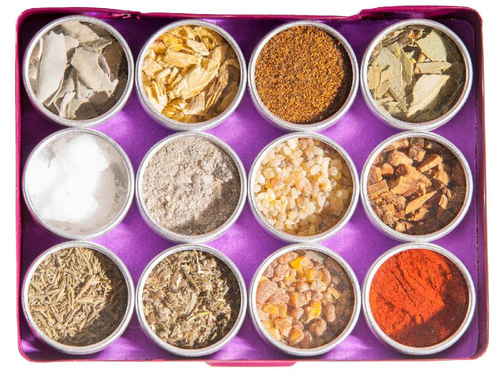 Kunst Und Magie Reinigung und Schutz Räuchersortiment Set mit 12 verschiedenen Räucherstoffen