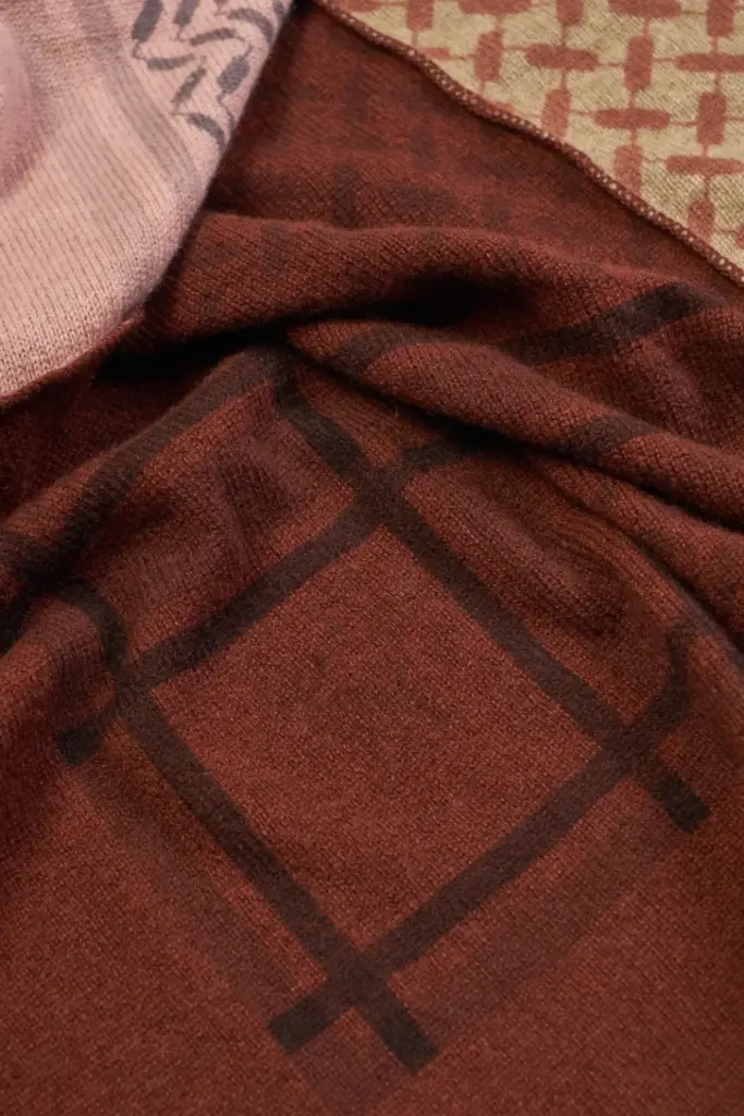 Lala Berlin Triangle Patchwork Rose Cashmere Brown On Brick Red