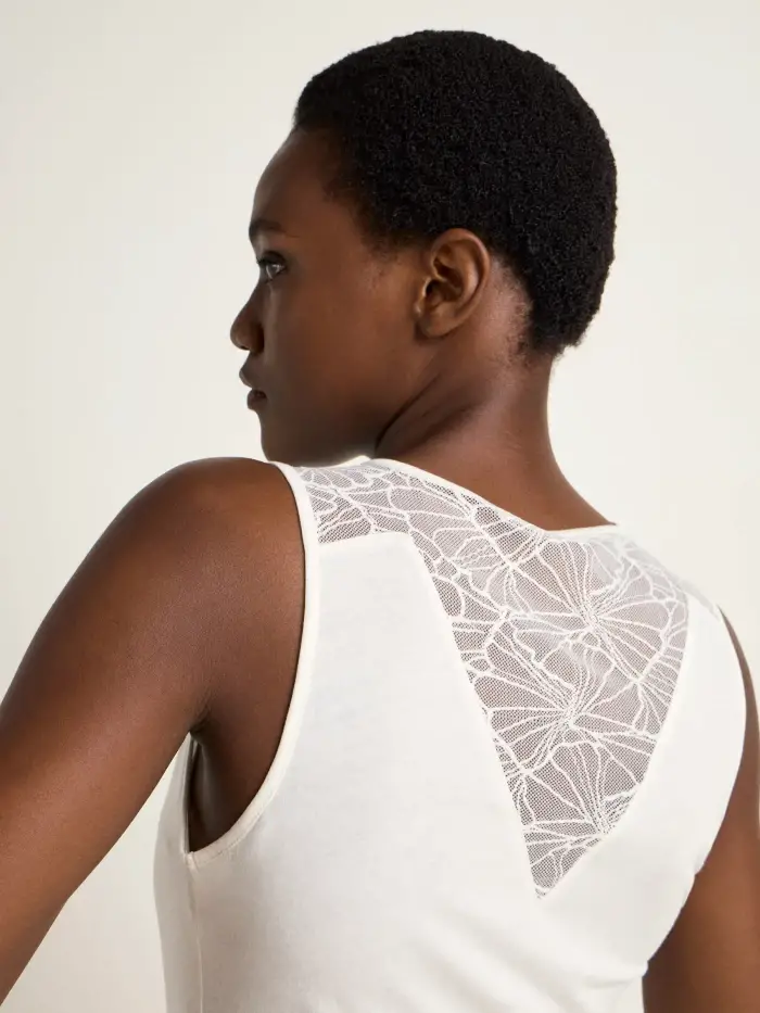 Lanius Top mit Spitzeneinsatz (GOTS)