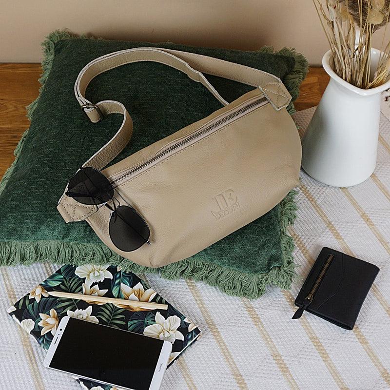 Leconi Große Bauchtasche Umhängetasche Crossbody Ledertasche Leder Sand LE3088