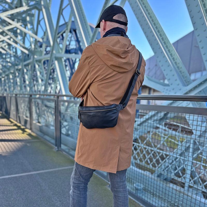 Leconi Große Bauchtasche Umhängetasche Crossbody Ledertasche Leder Schwarz LE3087