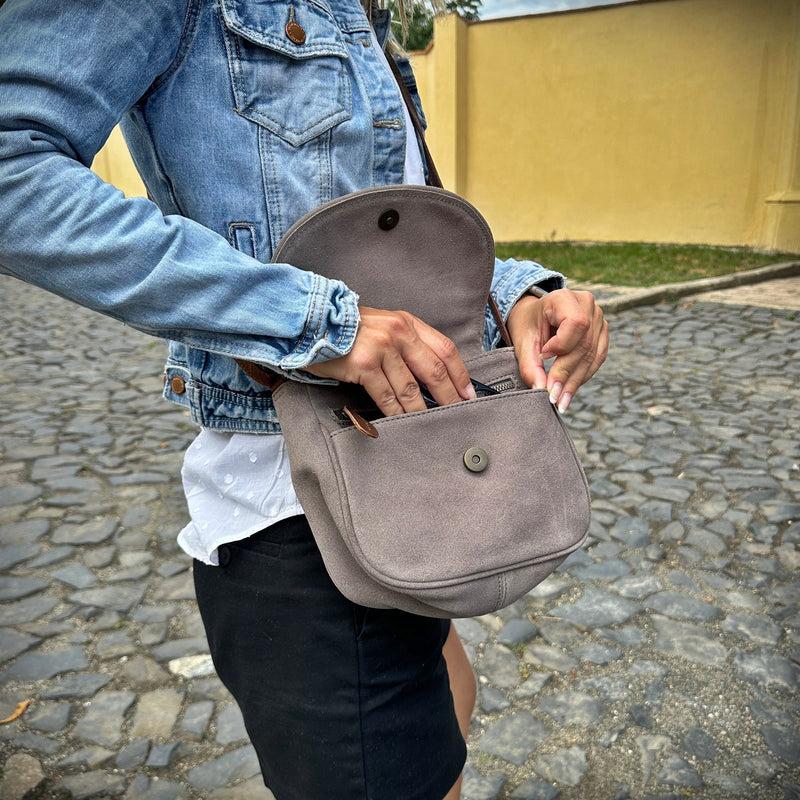 Leconi Kleine Umhängetasche Ledertasche Damentasche Schultertasche Veloursleder Grau LE3047