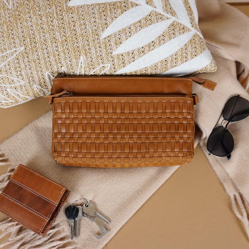 Leconi Kleine Umhängetasche Schultertasche Damentasche Clutch Leder Cognac LE3081