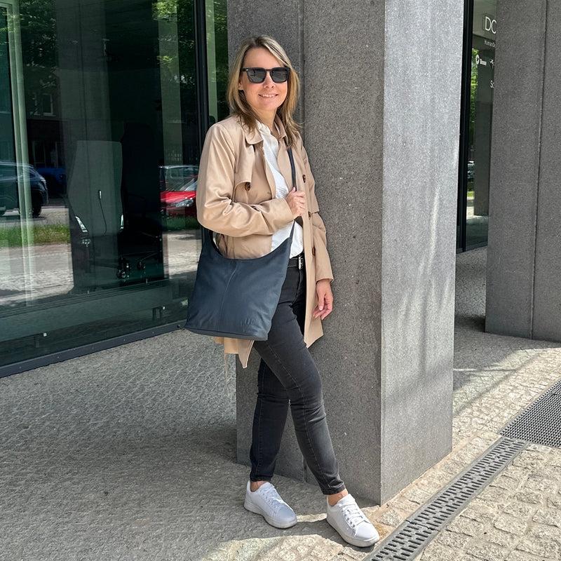 Leconi Mittlere Umhängetasche Schultertasche Beuteltasche Damentasche Leder Navy LE0072