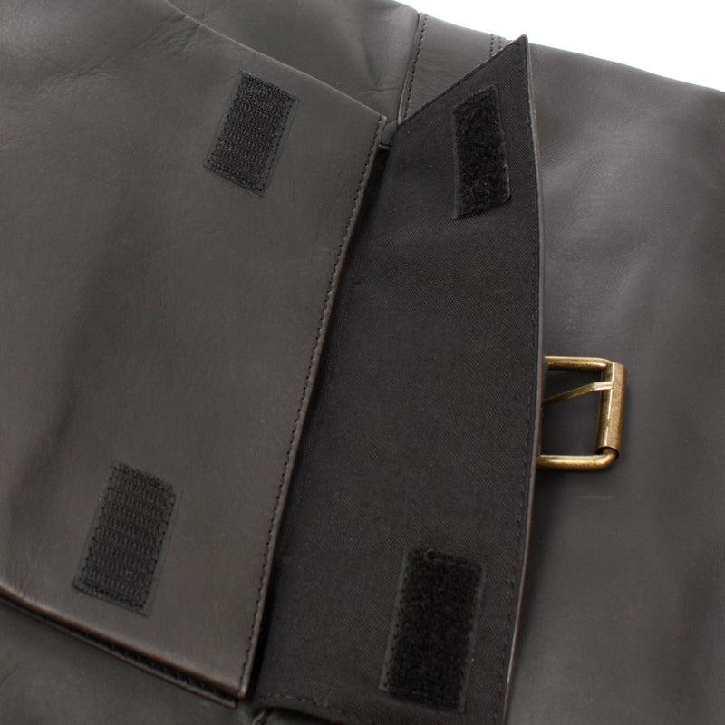 Leconi Roll Top Freizeitrucksack Rucksack Leder Dunkelgrau LE1034