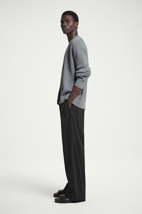 HM BAUMWOLL-STRICKJACKE MIT ACID-WASCHUNG