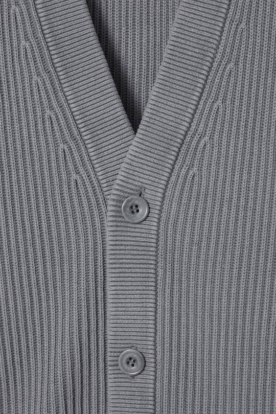 HM BAUMWOLL-STRICKJACKE MIT ACID-WASCHUNG