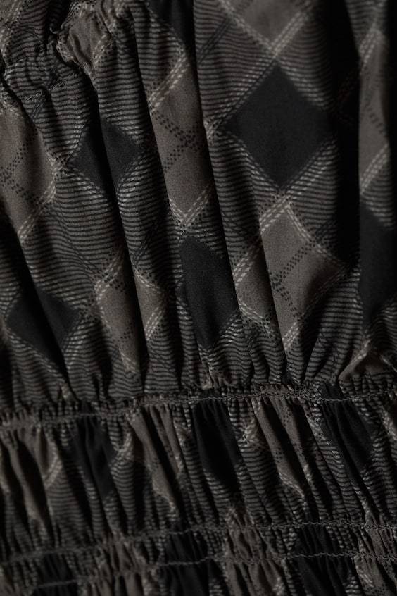 HM Bauschiges, Gesmoktes Minikleid