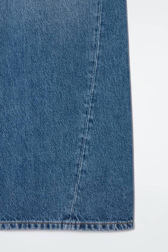 HM FACADE JEANS – GERADES BEIN