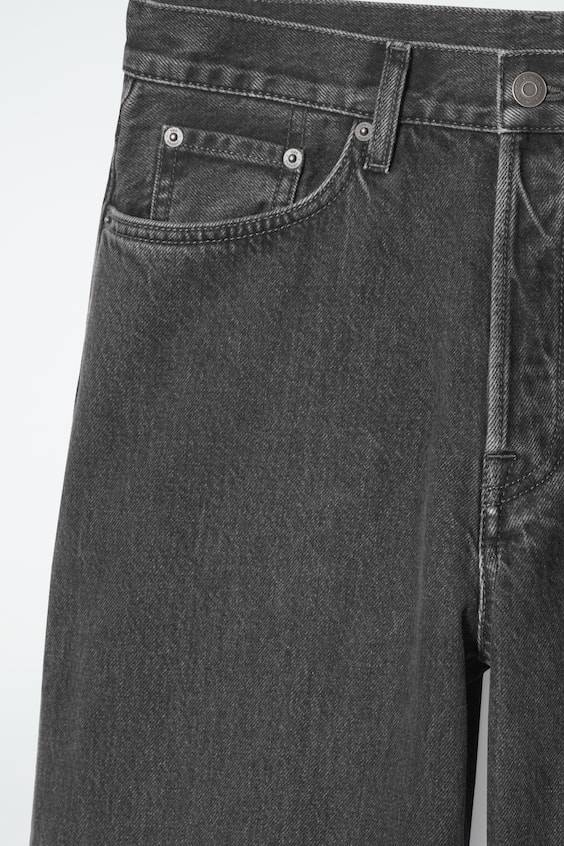 HM FACADE JEANS MIT UMSCHLAG – GERADES BEIN