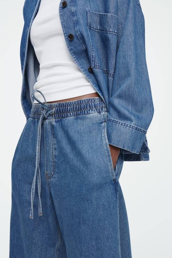 HM FLIESSENDE HOSE AUS DENIM MIT WEITEM BEIN