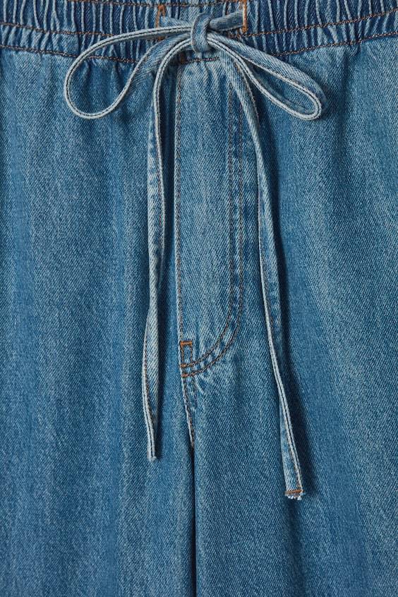 HM FLIESSENDE HOSE AUS DENIM MIT WEITEM BEIN