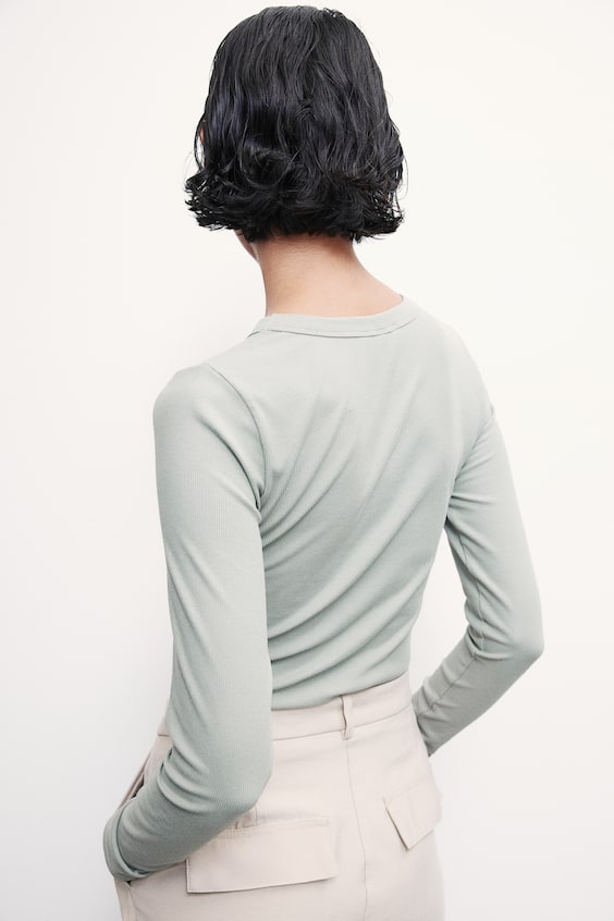 HM Geripptes Shirt Aus Modalmix