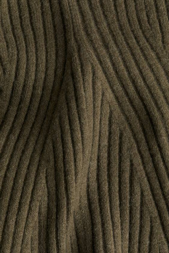 HM Geripptes Strickkleid