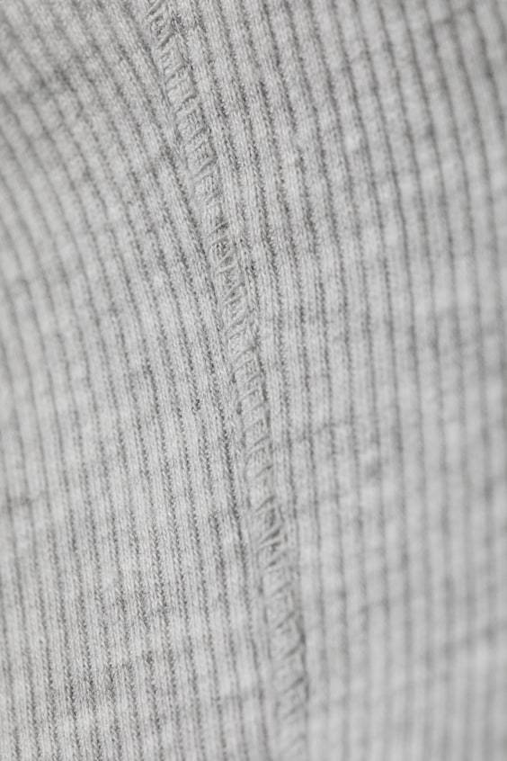 HM Geripptes T-Shirt Mit Stehkragen