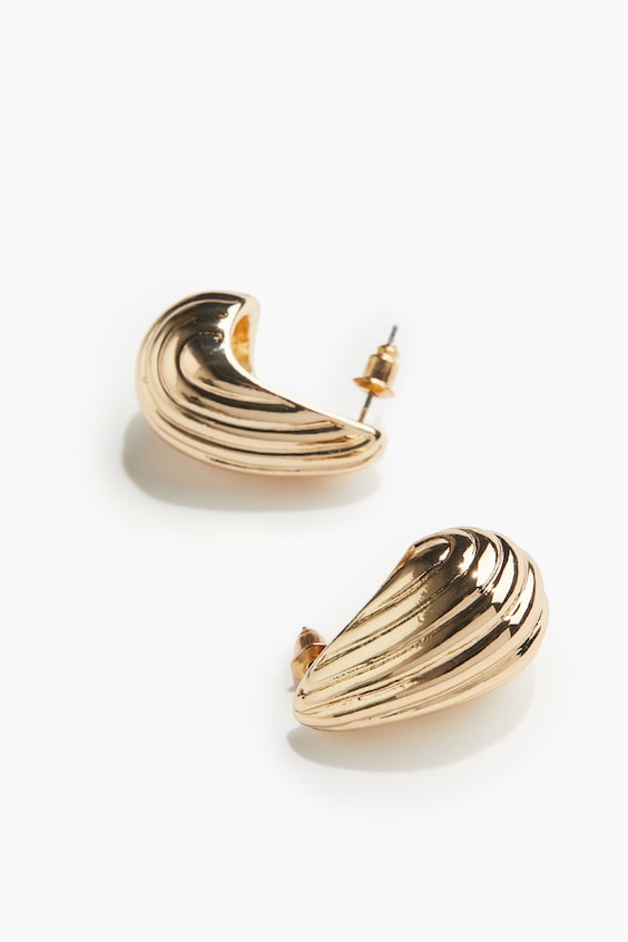 HM Gewölbte Ohrringe mit Riffelung