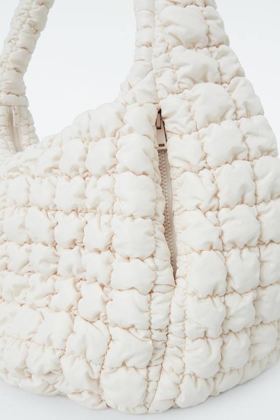 HM GROSSE GESTEPPTE UMHÄNGETASCHE