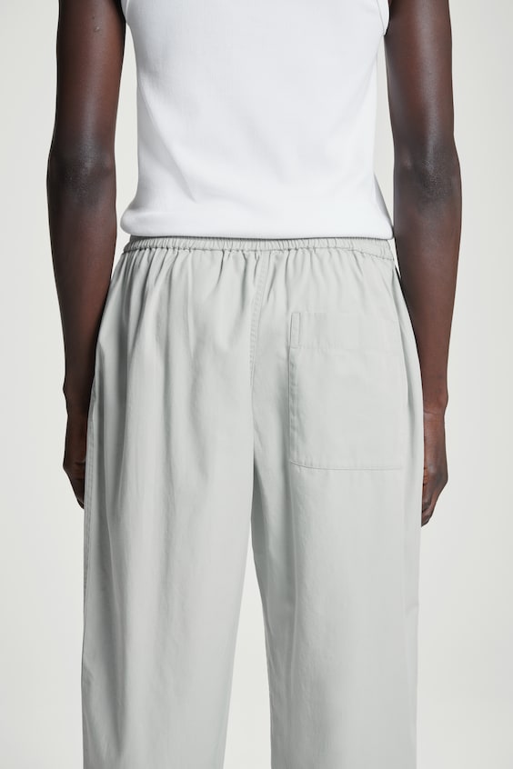 HM HOSE MIT WEITEM BEIN UND ELASTISCHEM BUND