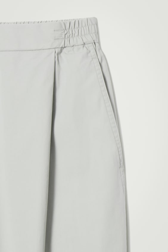 HM HOSE MIT WEITEM BEIN UND ELASTISCHEM BUND