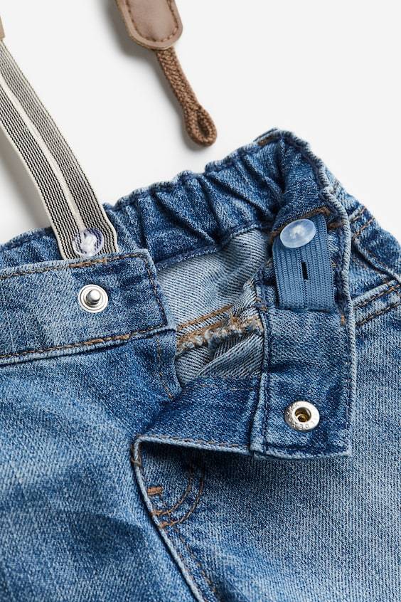 HM Jeans mit Hosenträgern
