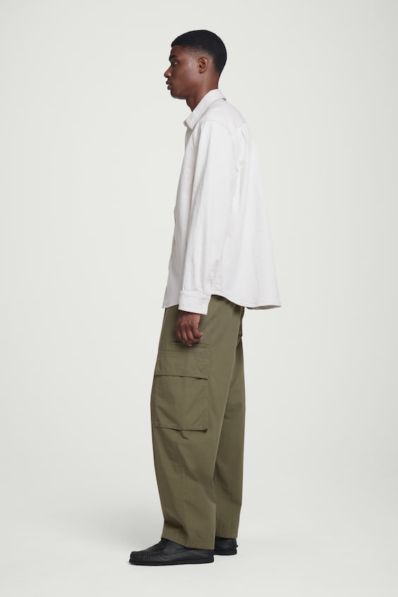 HM JEANSHEMD MIT LOCKERER PASSFORM