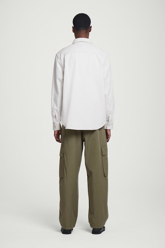 HM JEANSHEMD MIT LOCKERER PASSFORM