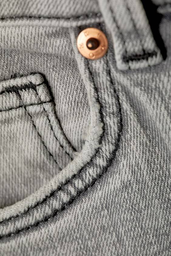 HM Katsumi Jeans Mit Schlag Und Niedriger Taille