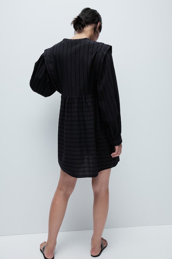 HM Kleid Mit Betonten Schultern