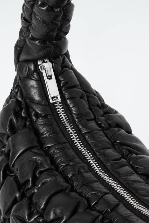 HM KLEINE GESTEPPTE TASCHE – LEDER