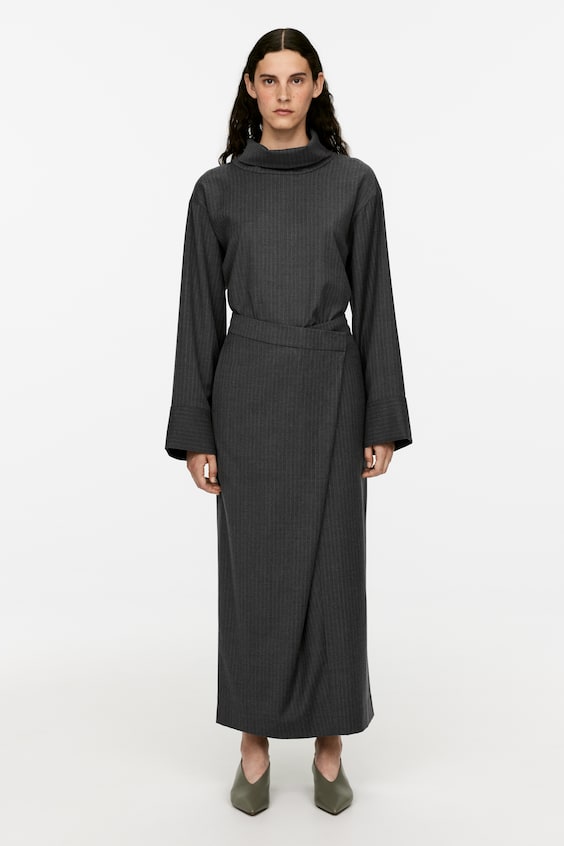 HM Oberteil Mit Weitem Kragen Und Nadelstreifen