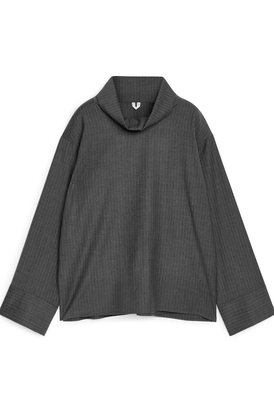 HM Oberteil Mit Weitem Kragen Und Nadelstreifen