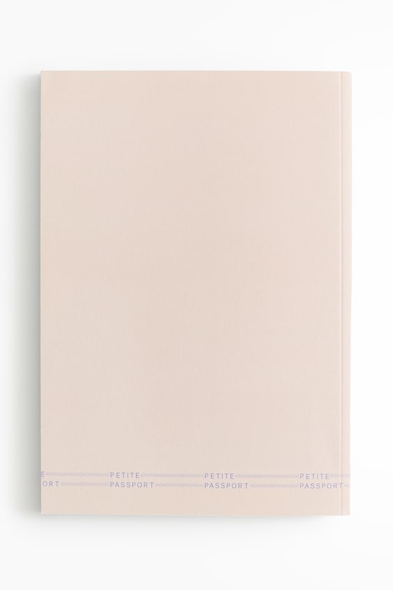 HM Petite Passport Travel Guide