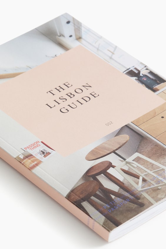 HM Petite Passport Travel Guide