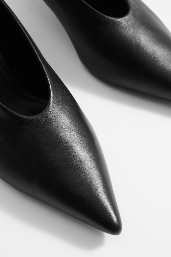 HM Pumps Mit Zierkette