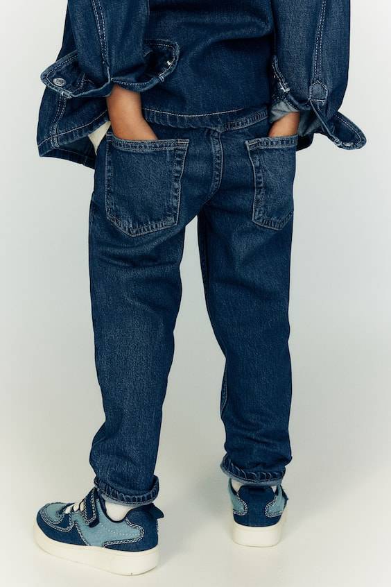 HM Relaxed Tapered Fit Jeans