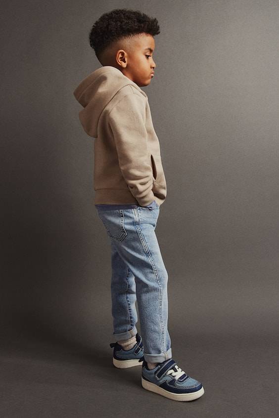 HM Relaxed Tapered Fit Jeans