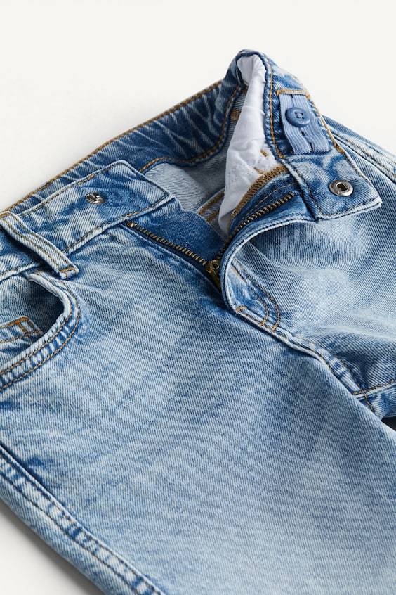 HM Relaxed Tapered Fit Jeans