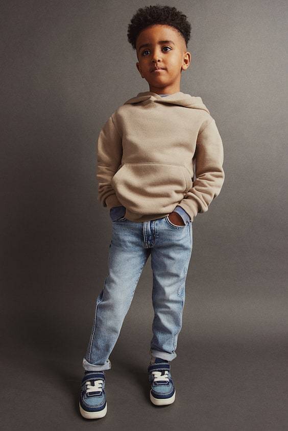 HM Relaxed Tapered Fit Jeans