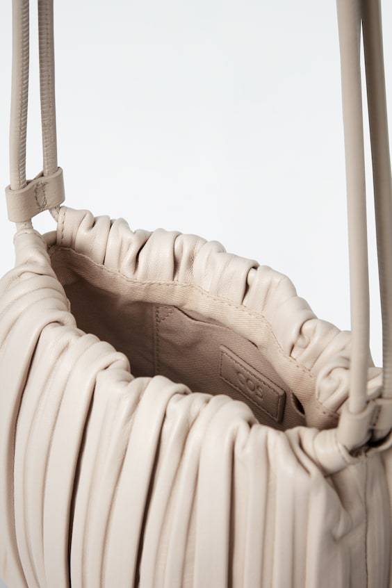 HM SCALLOP UMHÄNGETASCHE - LEDER