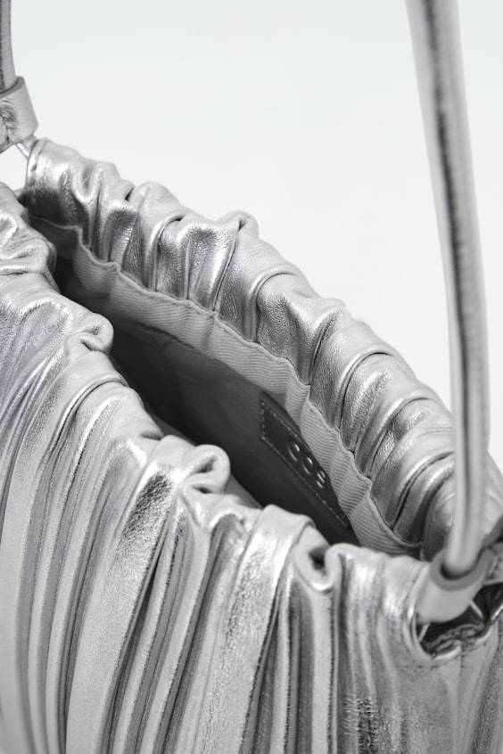 HM SCALLOP UMHÄNGETASCHE - LEDER