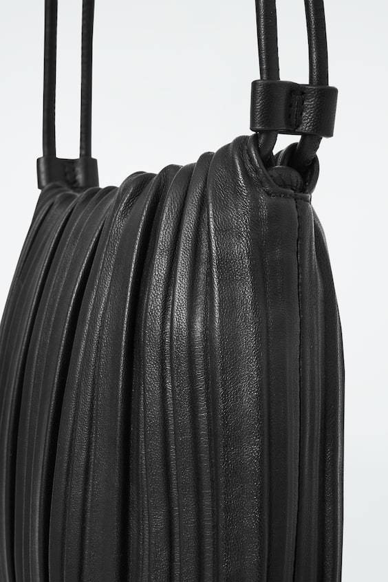 HM SCALLOP UMHÄNGETASCHE - LEDER