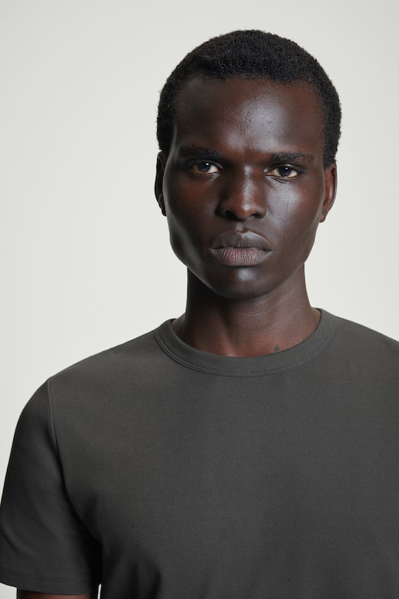 HM SCHMAL GESCHNITTENES T-SHIRT AUS BAUMWOLL-CRÊPE