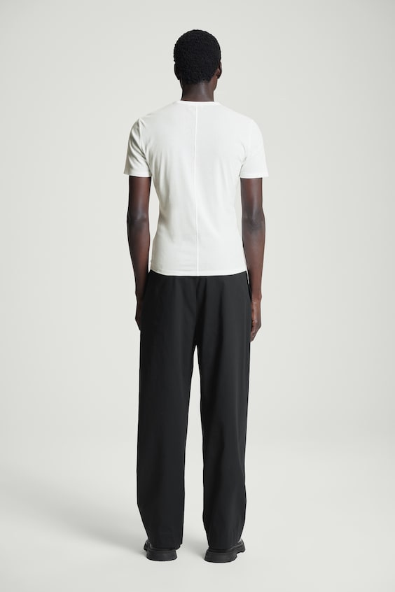 HM SCHMAL GESCHNITTENES T-SHIRT AUS BAUMWOLL-CRÊPE